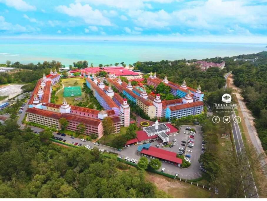 Lotus Desaru Beach Resort, 2 Bdrms, W/Splash Park Bandar Penawar المظهر الخارجي الصورة