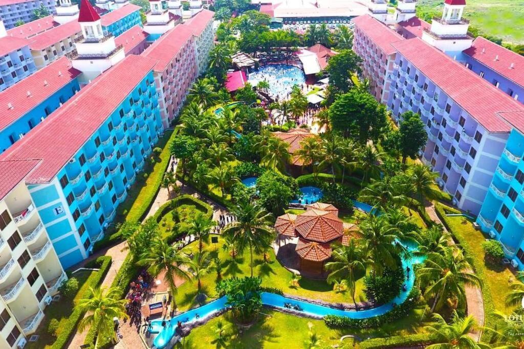 Lotus Desaru Beach Resort, 2 Bdrms, W/Splash Park Bandar Penawar المظهر الخارجي الصورة